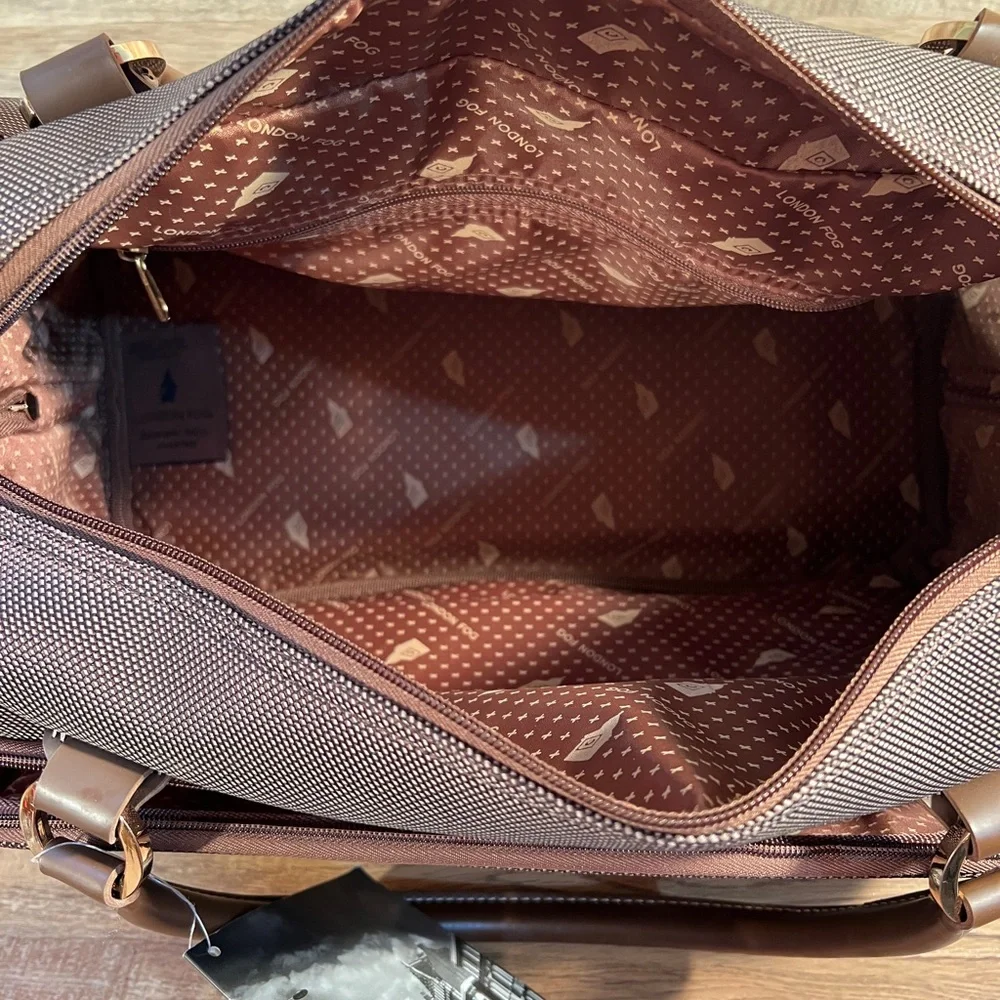 London Fog Kensington 360 17” Deluxe Cabin Bag NWT Brown Carry On Weekender Tote - Picture 16 of 16